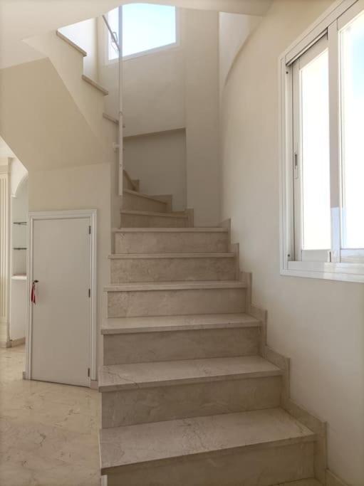 Duplex Penthhouse Parking Private Sea Views *